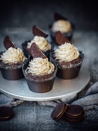 Eggless Oreo Chocolate Cupcakes