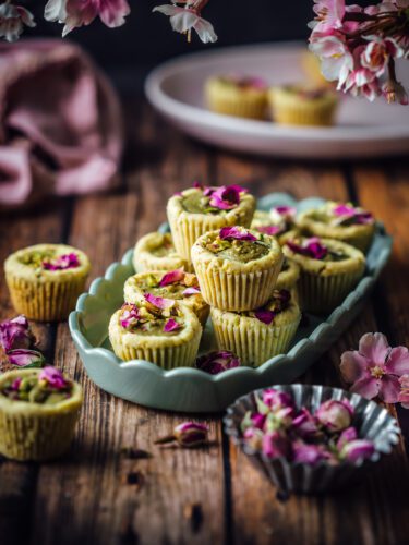 Pistachio shortbread bites